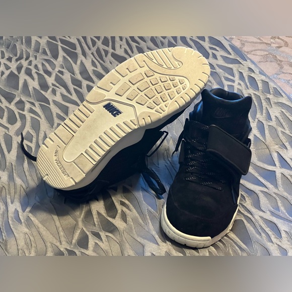 Gently Used Size 10.5 Air Trainer Cruz Black Suede - Picture 3 of 3